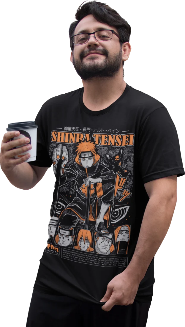 Hombre con café y playera negra de One Piece